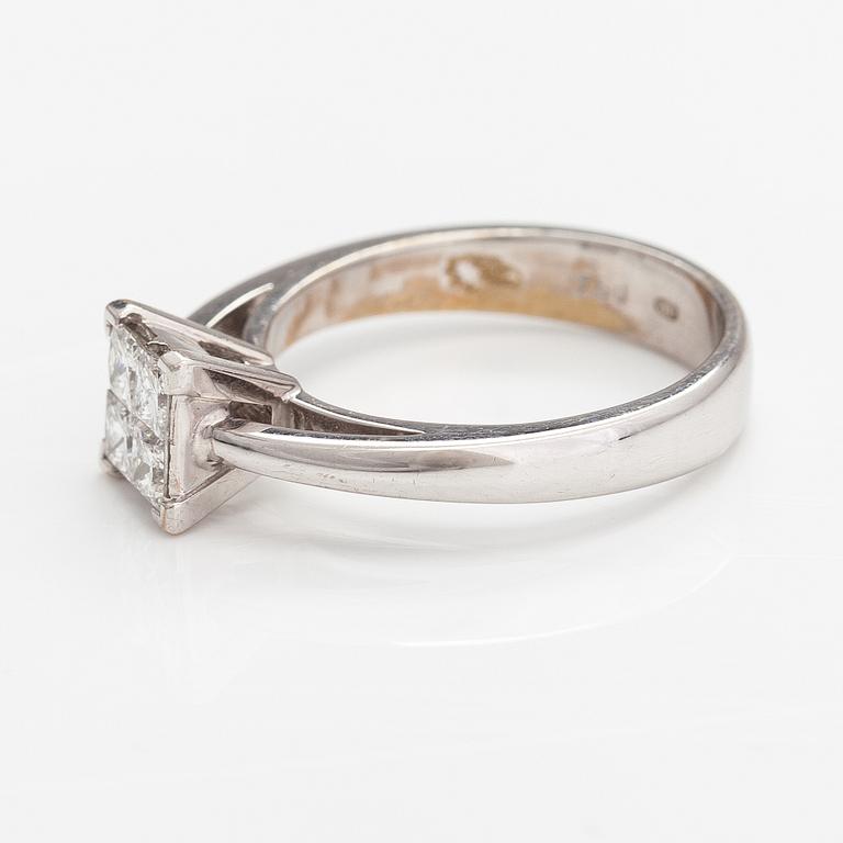 An 18K white gold ring with diamonds ca. 0.60 ct in total.