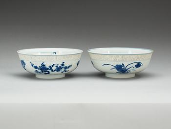 A pair of blue and white bowls, Qing dynasty, Kangxi (1662-1722).