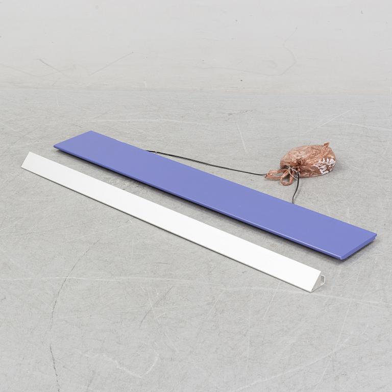 Byrå, skåp samt hylla med spotlights, Montana, Danmark.