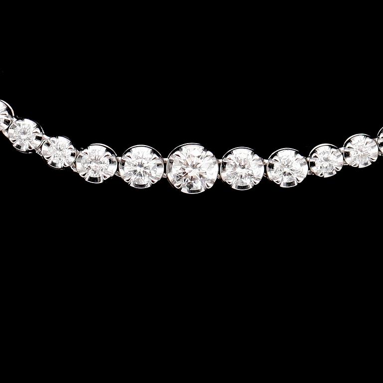 COLLIER, 18k vitguld, briljantslipade diamanter tot ca 3.78 ct.