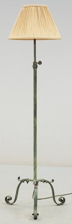 GOLVLAMPA, smidesjärn, 1900-talets första hälft.