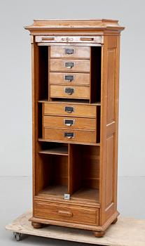 DOKUMENTSKÅP, med jalusi, 1900-talets början.