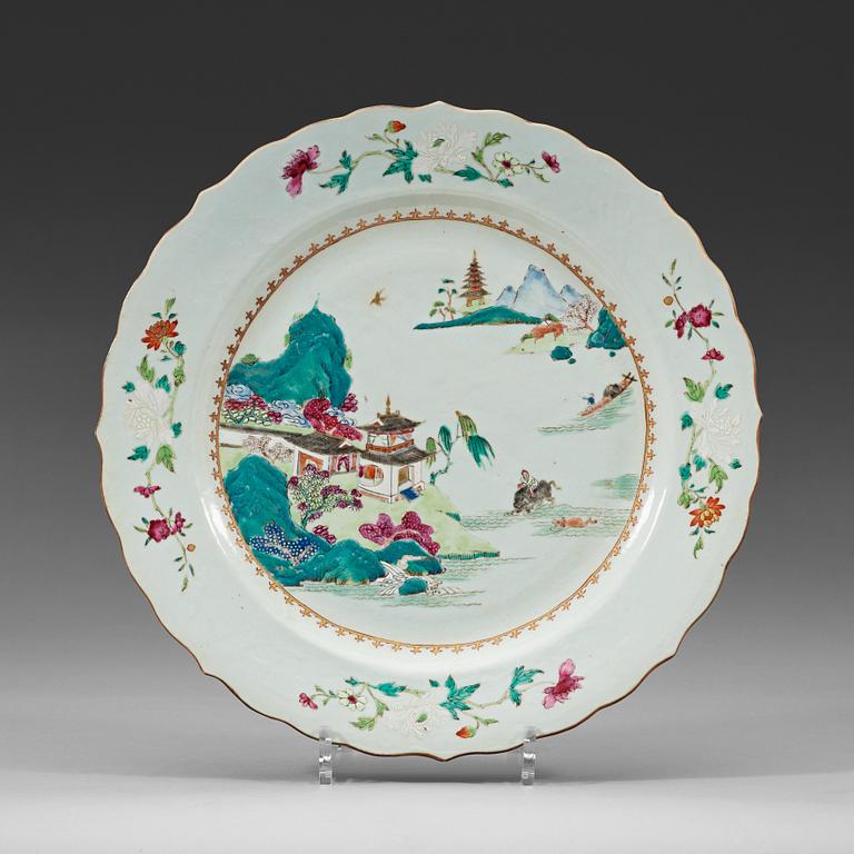 A famille rose dish, Qing dynasty, Qianlong (1736-1795).