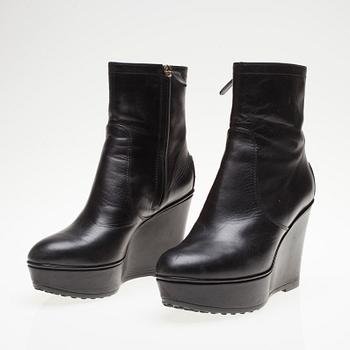 SKOR, Tod's.
