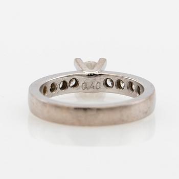 Ring, 18K white gold with brilliant-cut diamonds.