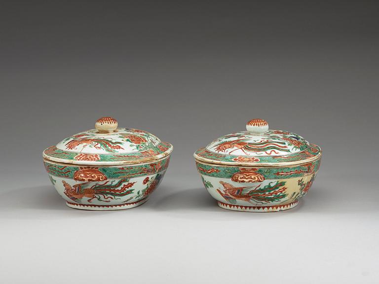 A pair of famille verte tureens with covers, Qing dynasty, Kangxi (1662-1722).