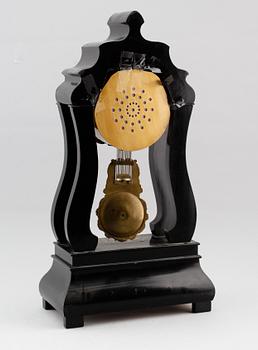 BORDSPENDYL, svärtat trä, 1800-talets andra hälft.