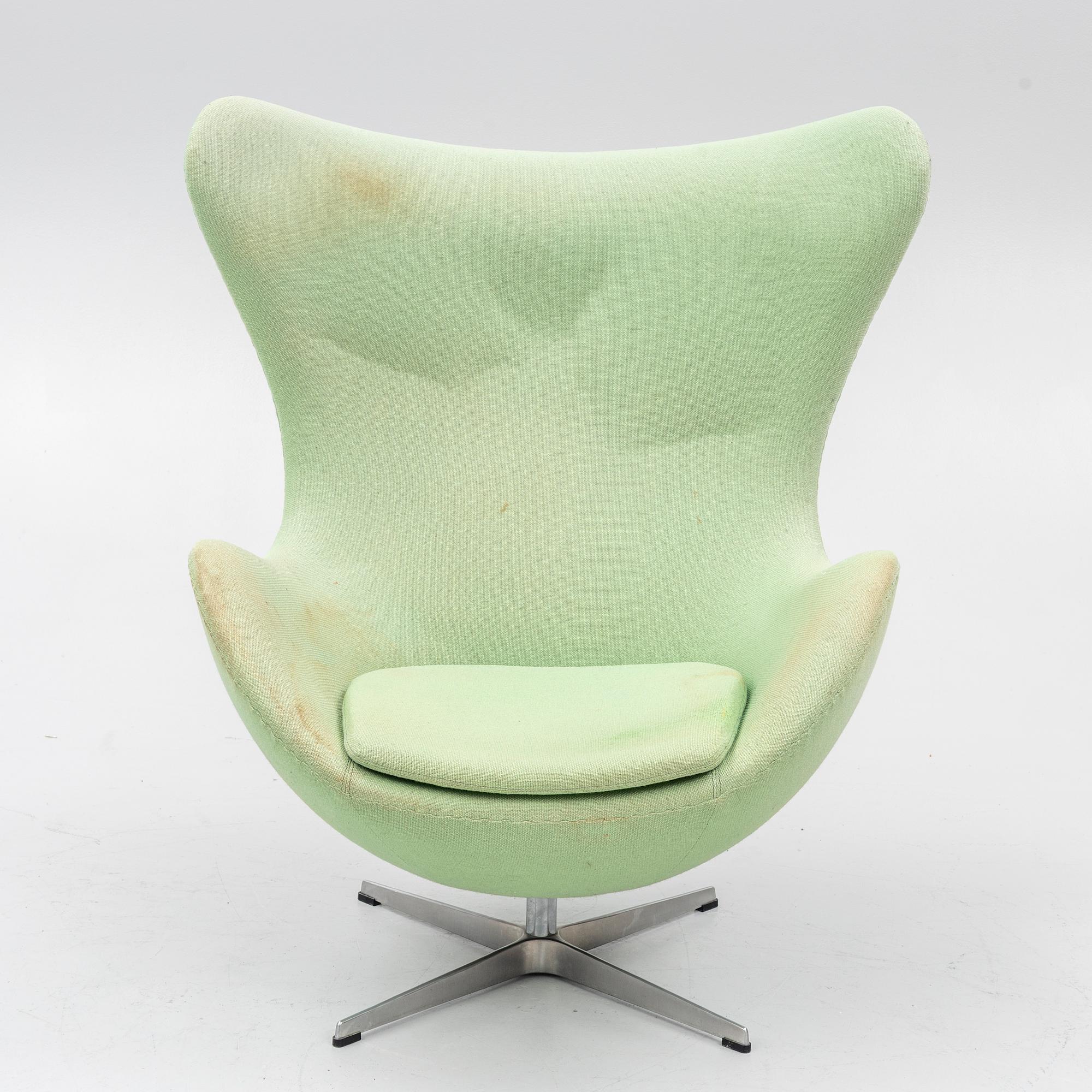 Arne Jacobsen, a swivel easy chair, 'The Egg', Fritz Hansen 1992.