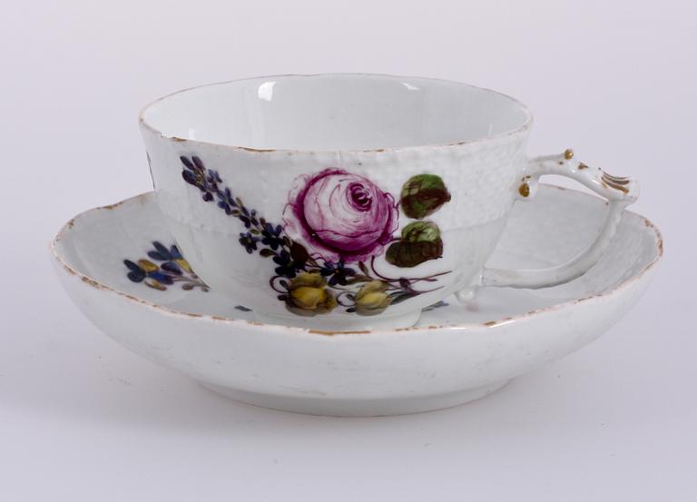 KAFFEKOPP MED FAT, porslin, Meissen, 1700-tal.