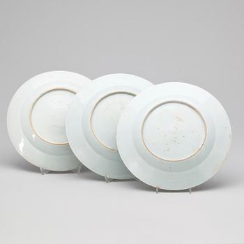 TALLRIKAR, 3 st, porslin, Kina, Qing dynastin, Qianlong (1735-96).