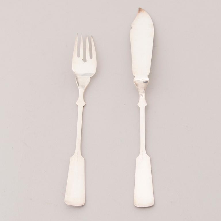 A set of 24 silver plate fish knives and forks with seashell decoration, Kultakeskus Oy, Finland 20th Century.