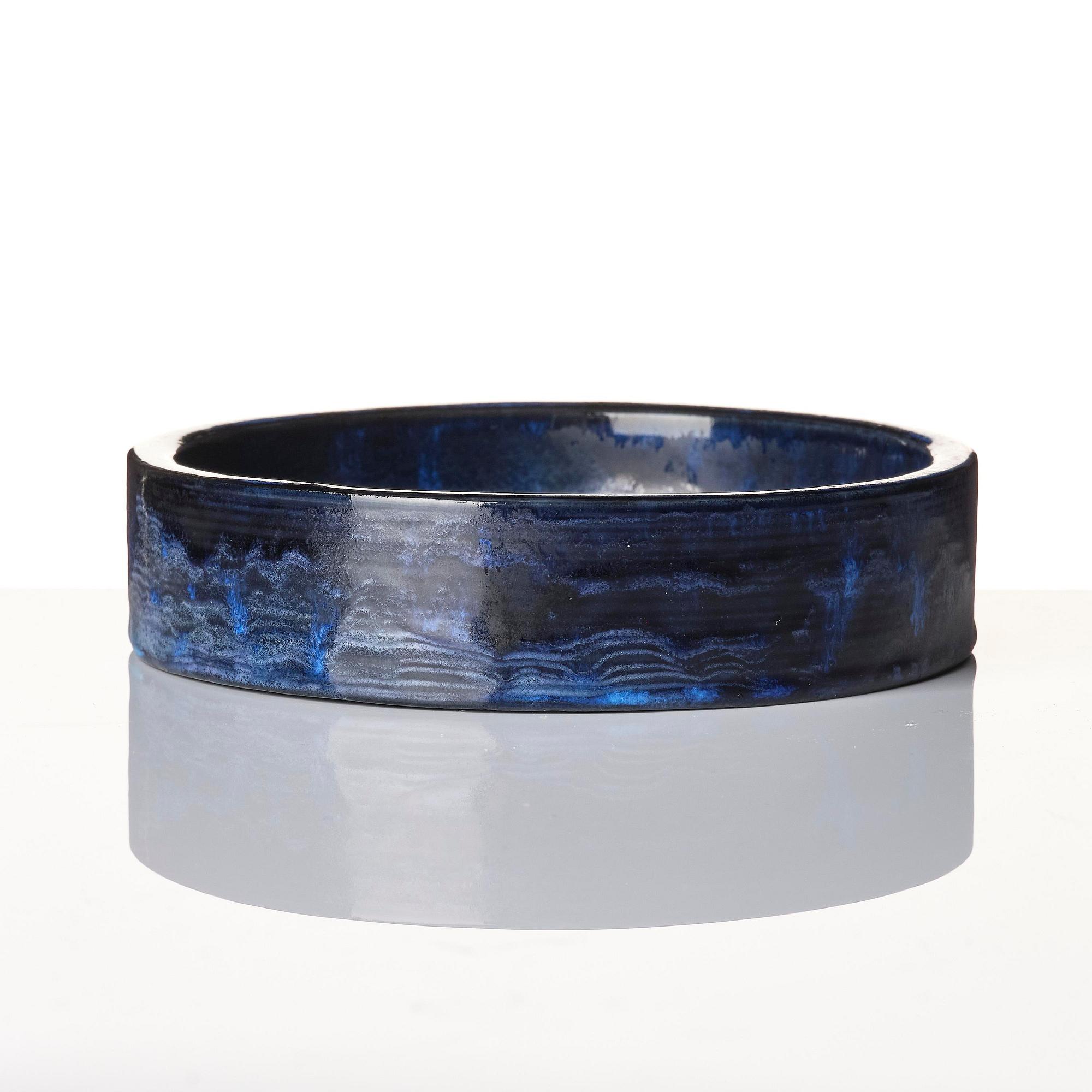 Wilhelm Kåge, an early Farsta stoneware dish, Gustavsberg 1933.