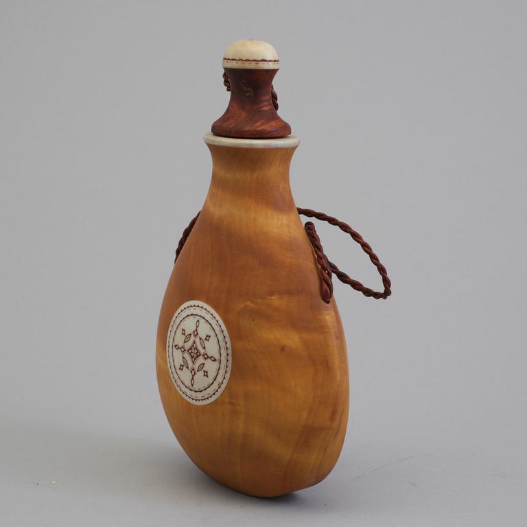 TORE SUNNA, a Sami birch and reindeer horn salt flask, signed T. Sunna.