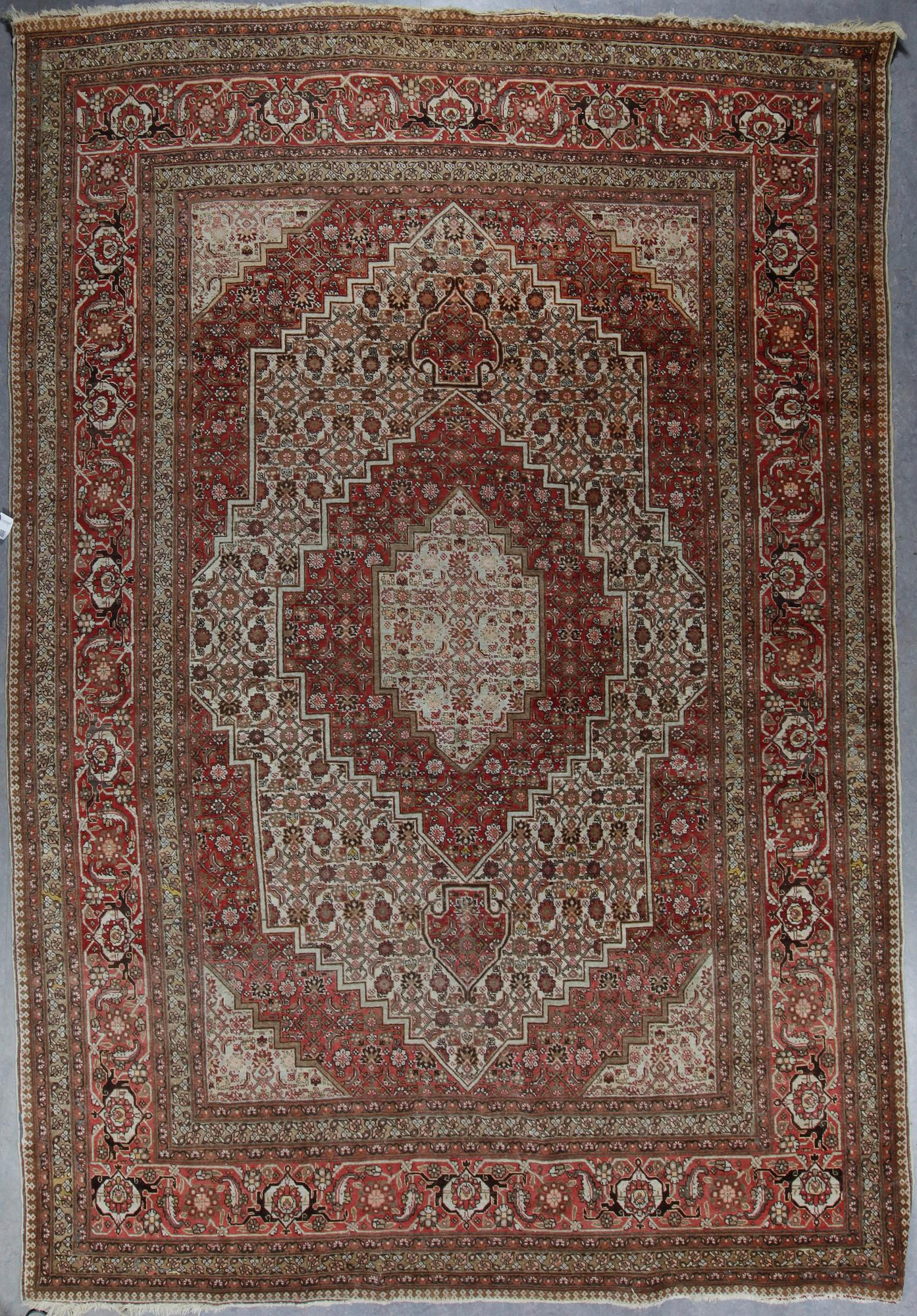 MATTA, antik Täbris. Ca 424 x 287 cm.