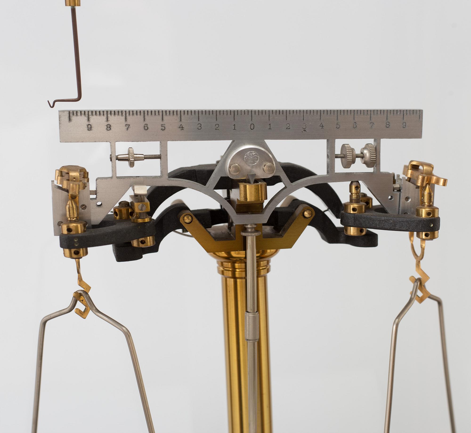 A German Sartorius-Werke Göttingen Scale from mid 20th century.