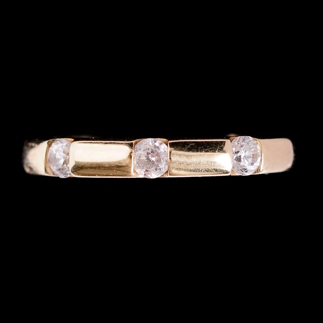 RING, 14 k, med 3 briljanter.