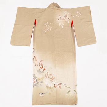 A Japanese silk kimono, 20th Century.