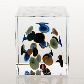 OIVA TOIKKA, An annual glass cube, signed Oiva Toikka Nuutajärvi 2005 and numbered 351/2000.