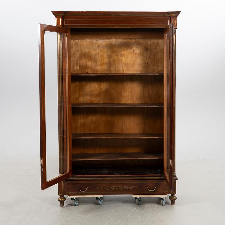 Display cabinet, second half of the 20th century.