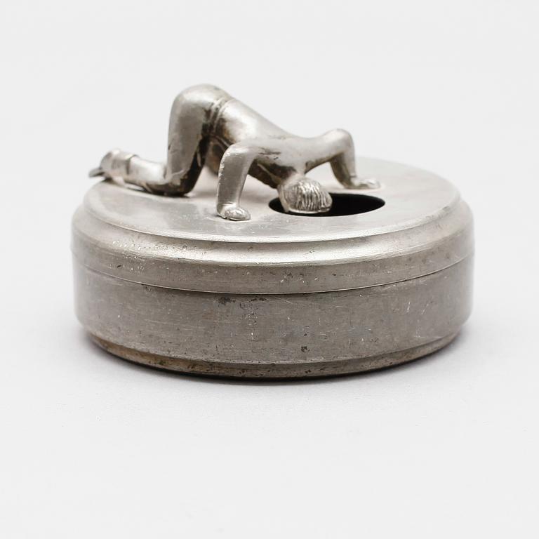 SKJORTKNAPPSASK, tenn, "Originell", Widerholm & Dahlberg, Eskilstuna, 1930/40-tal.