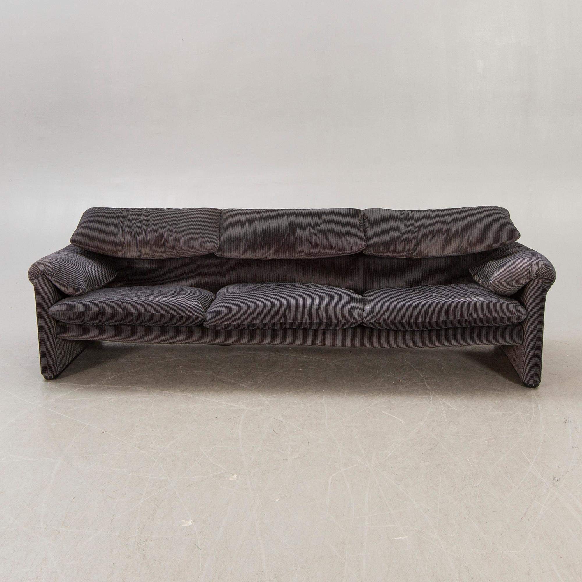 Vico Magistretti, a 'Maralunga' sofa, Cassina, Italy, late 20th Century.
