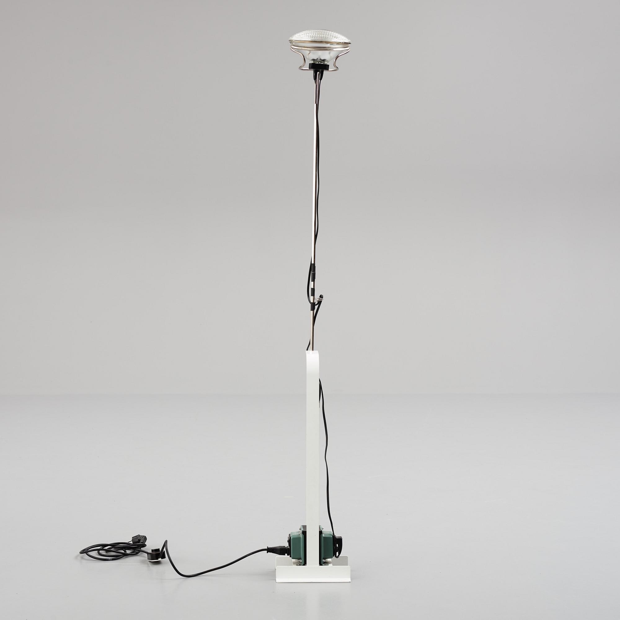 Achille & Pier Giacomo Castiglioni, golvlampa, "Toio", Flos.