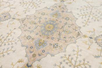 Rug, Eastern Europe, Smyrna pattern. 520 x 355 cm.