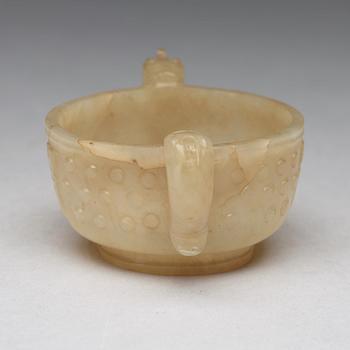 A nephrite wine cup, late Qing dynasty, circa 1900.