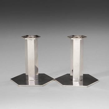 A pair of Wiwen Nilsson sterling candlesticks, Lund 1974.