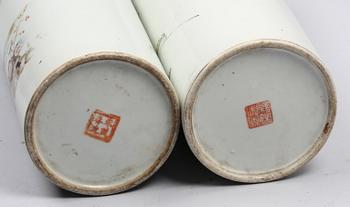 VASER, 2 st. Porslin, Kina.