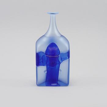 FLASKA, glas, Bertil Vallien, Kosta Boda Atelier, sent 1900-tal.