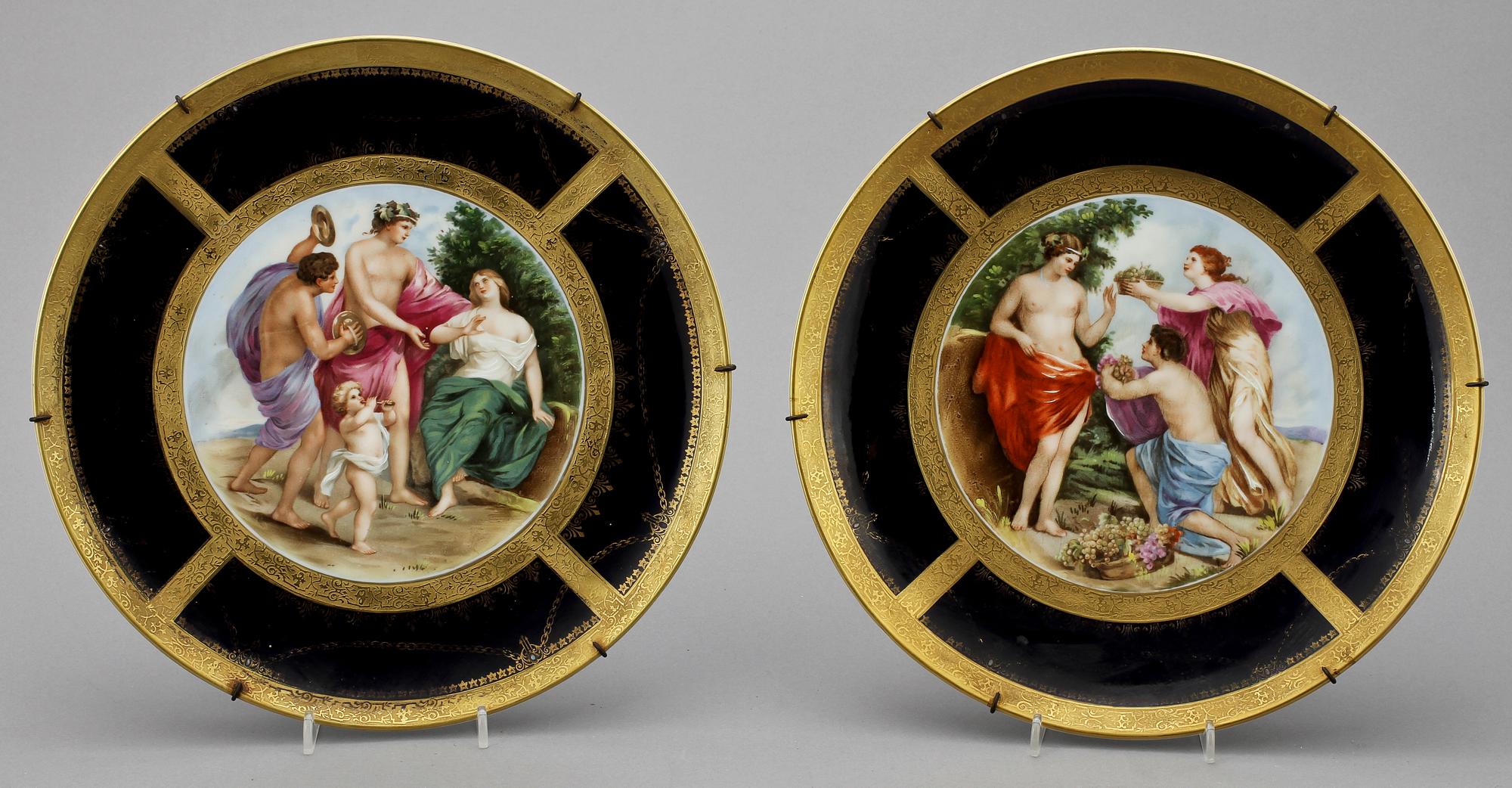 TALLRIKAR, 2 st, porslin, Wienliknande märke, 1900-tal.