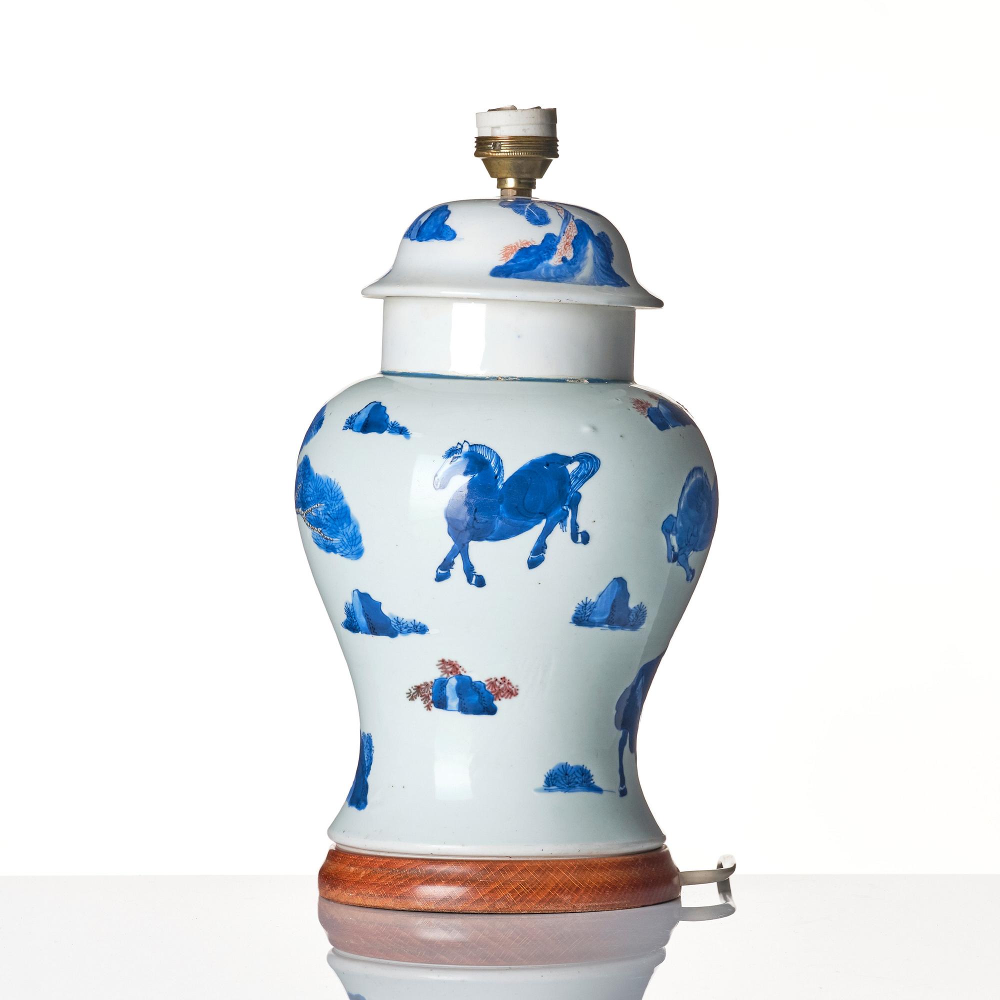 Urna, porslin, Kina, Qingdynastin, 1600-tal.