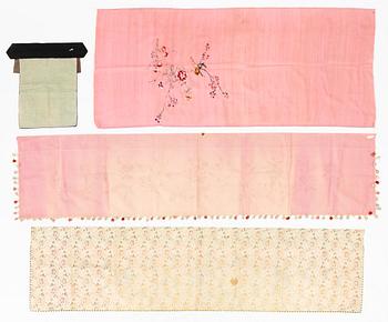 Sidenbroderier, fyra stycken, Kina, 1900-tal.