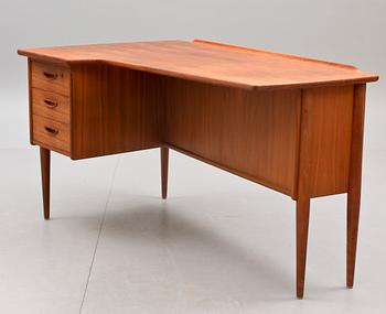 SKRIVBORD, Lelångs Möbelfabrik, Bengtsfors, 1960-tal samt SKRIVBORDSSTOL.