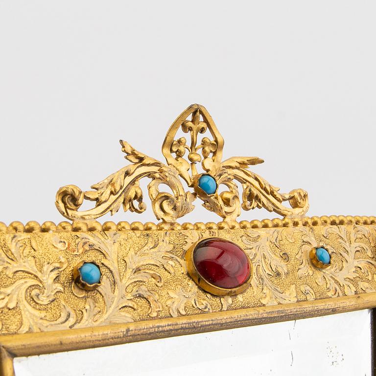 Mirror Victorian England late 19th century.