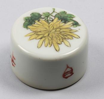 TEDOSOR, 2 st. Porslin. Kina.