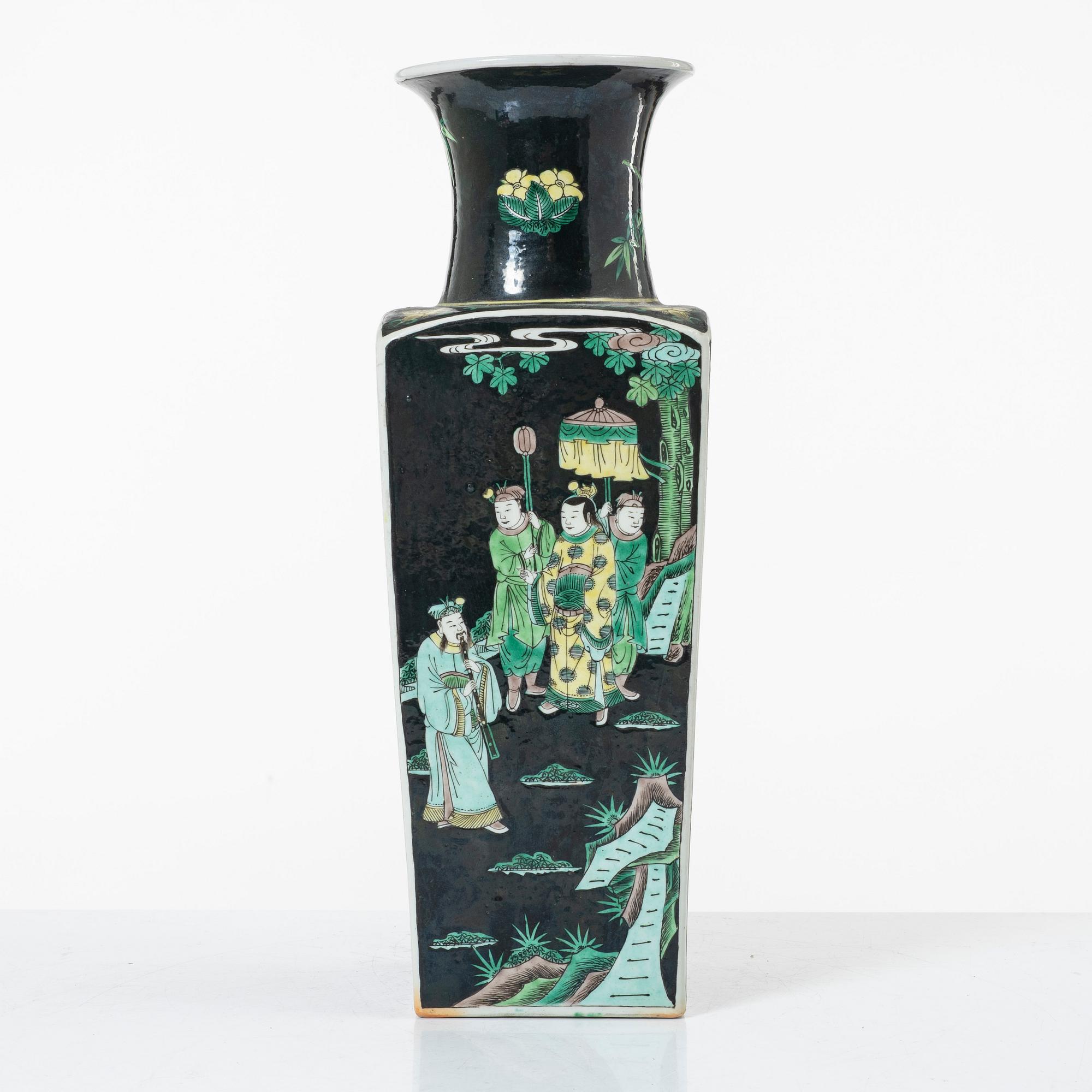 Vas, porslin. Sen Qingdynasti, omkring 1900.