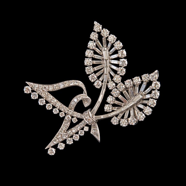 A BROOCH, Van Cleef & Arpels. 146 brilliant and baguette cut diamonds c. 13.50 ct ~ G-H/vs.