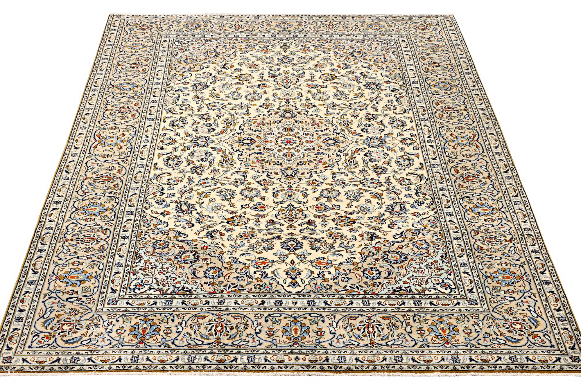 A Kashan carpet, a. 297 x 200 cm.