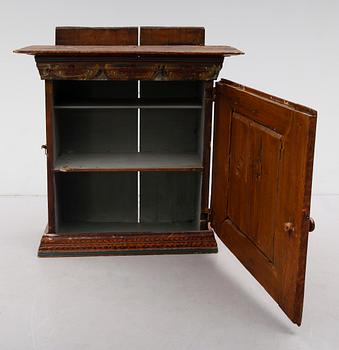 HÄNGSKÅP, allmoge, 1800-tal.