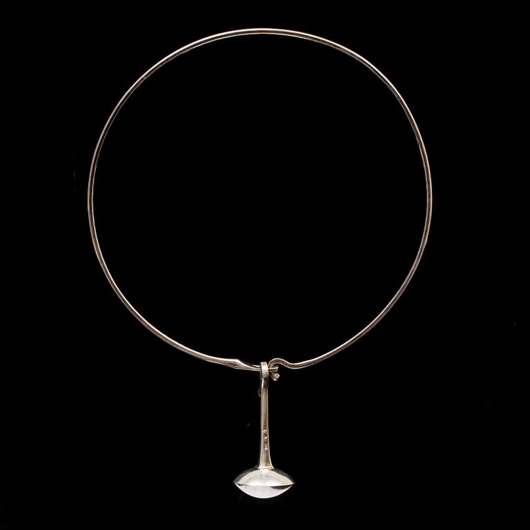 HALSRING MED HÄNGE, sterlingsilver, stämplad Bohlin. Vikt ca 29 g.
