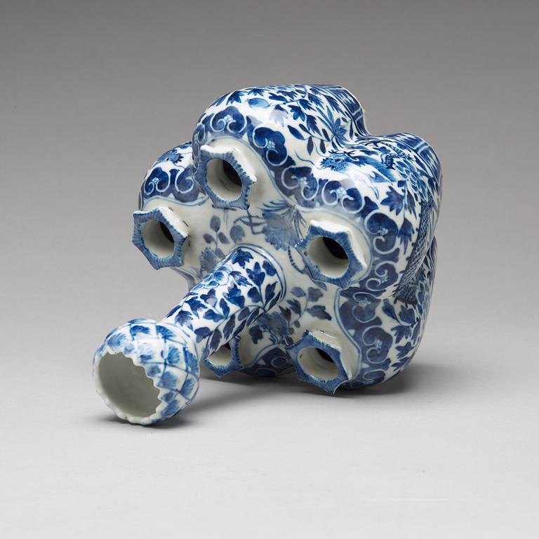 A blue and white tulip vase, Qing dynasty, 19th Century.