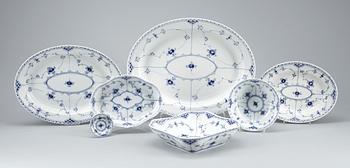 SERVISDELAR, 84 delar, porslin, "Musselmalet" Royal Copenhagen.