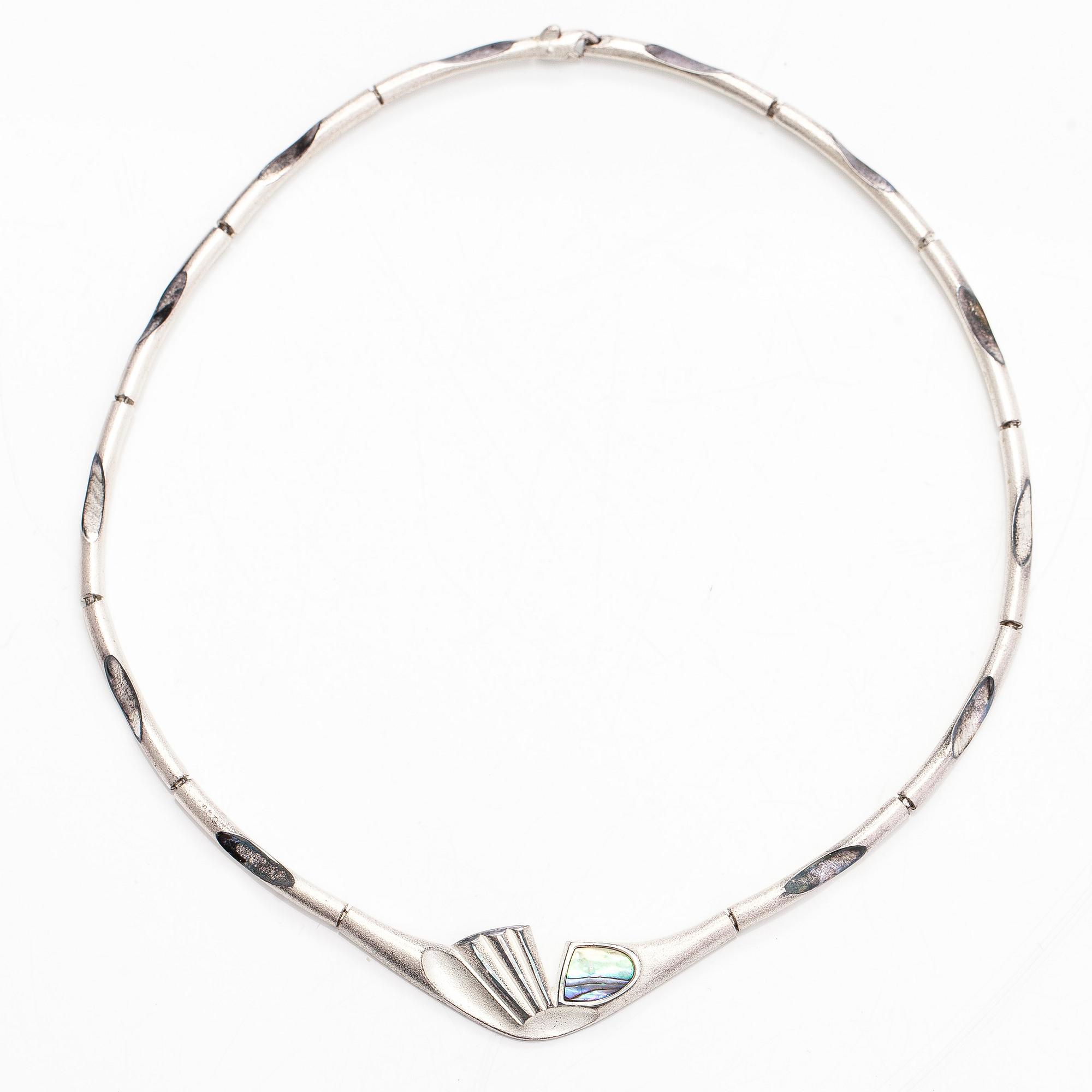 Zoltan Popovits, collier, "Nautilus", silver, pärlemor, Lapponia 2010.