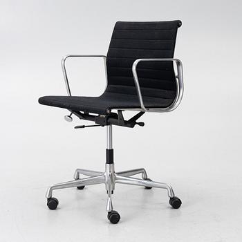 Charles & Ray Eames, Karmstol/kontorsstol, "EA108", Vitra.