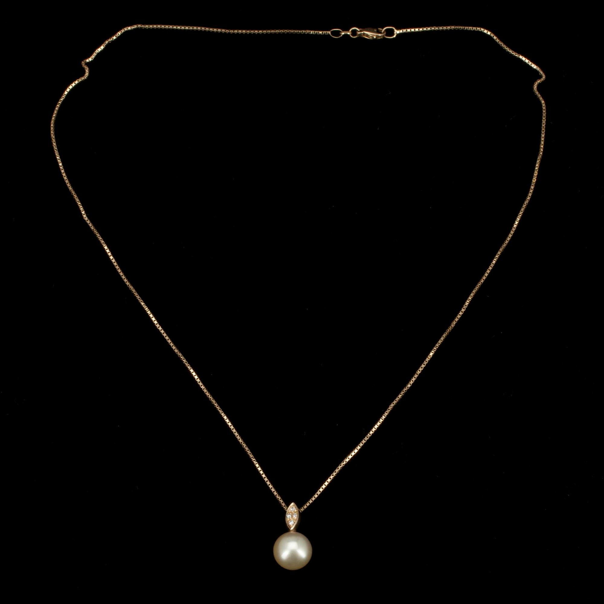 HÄNGE, 14K guld, söderhavspärla 10 mm. 4 st. diamanter ca 0.06 ct. Vikt 5,2 g inkl. ked.