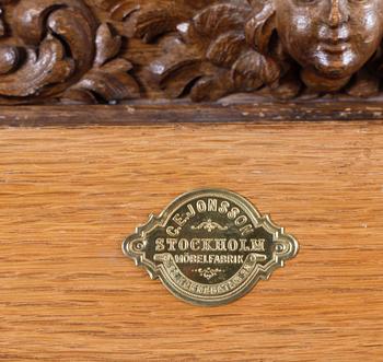 SKÅP, renässansstil, C.E. Jonsson möbelfabrik, Stockholm, 1900-talets början.