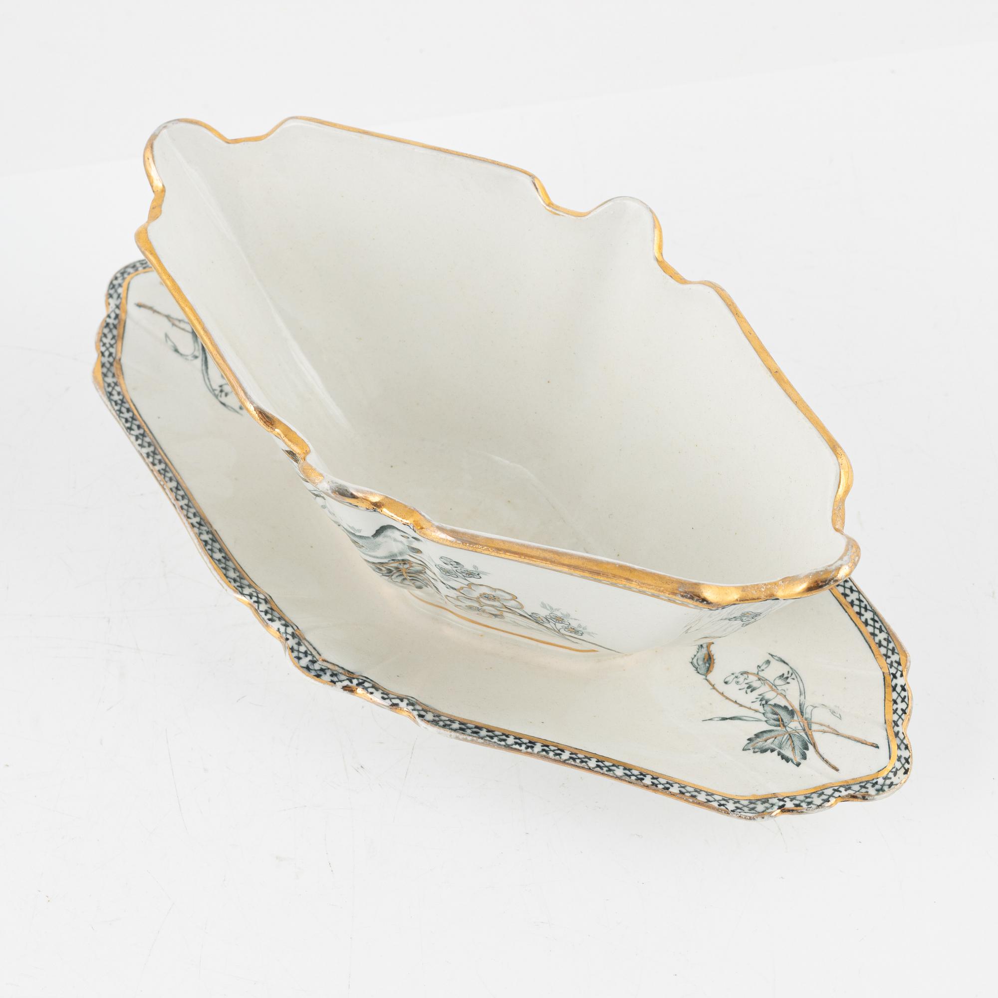 24 pieces of a 'Wexiö Guld' dinner service, Gustavsberg, Sweden, first half of the 20th century.