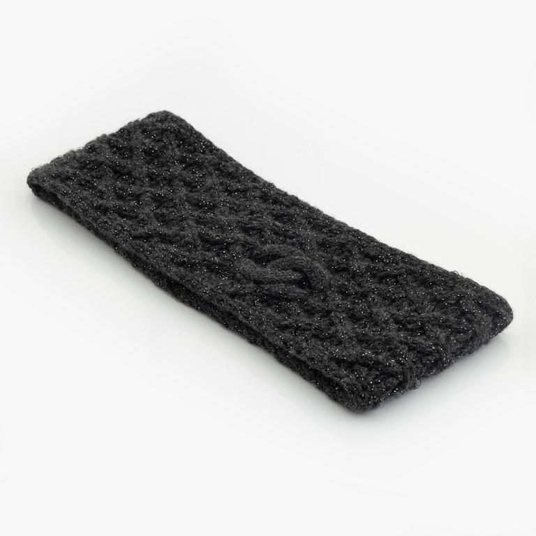 Chanel, a grey cashmere and wool headband.